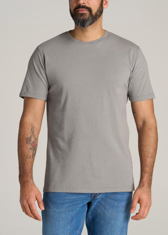 Tall man wearing crewneck tee in light charcoal color