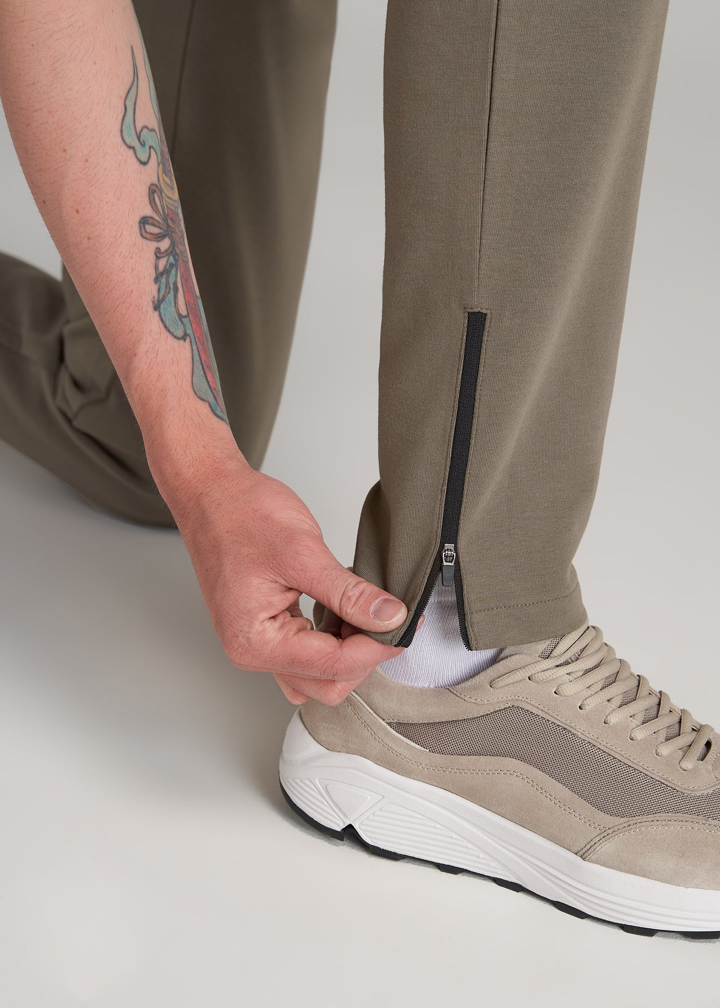    American-Tall-Men-Athleisure-Performance-Pant-Deep-Taupe-detail