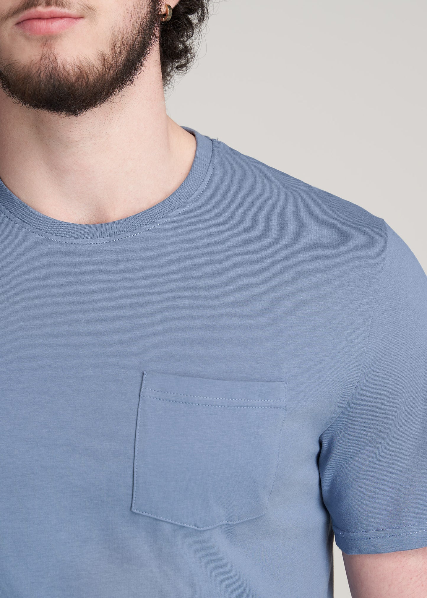       American-Tall-Men-Everyday-Pocket-Tee-Chambray-detail