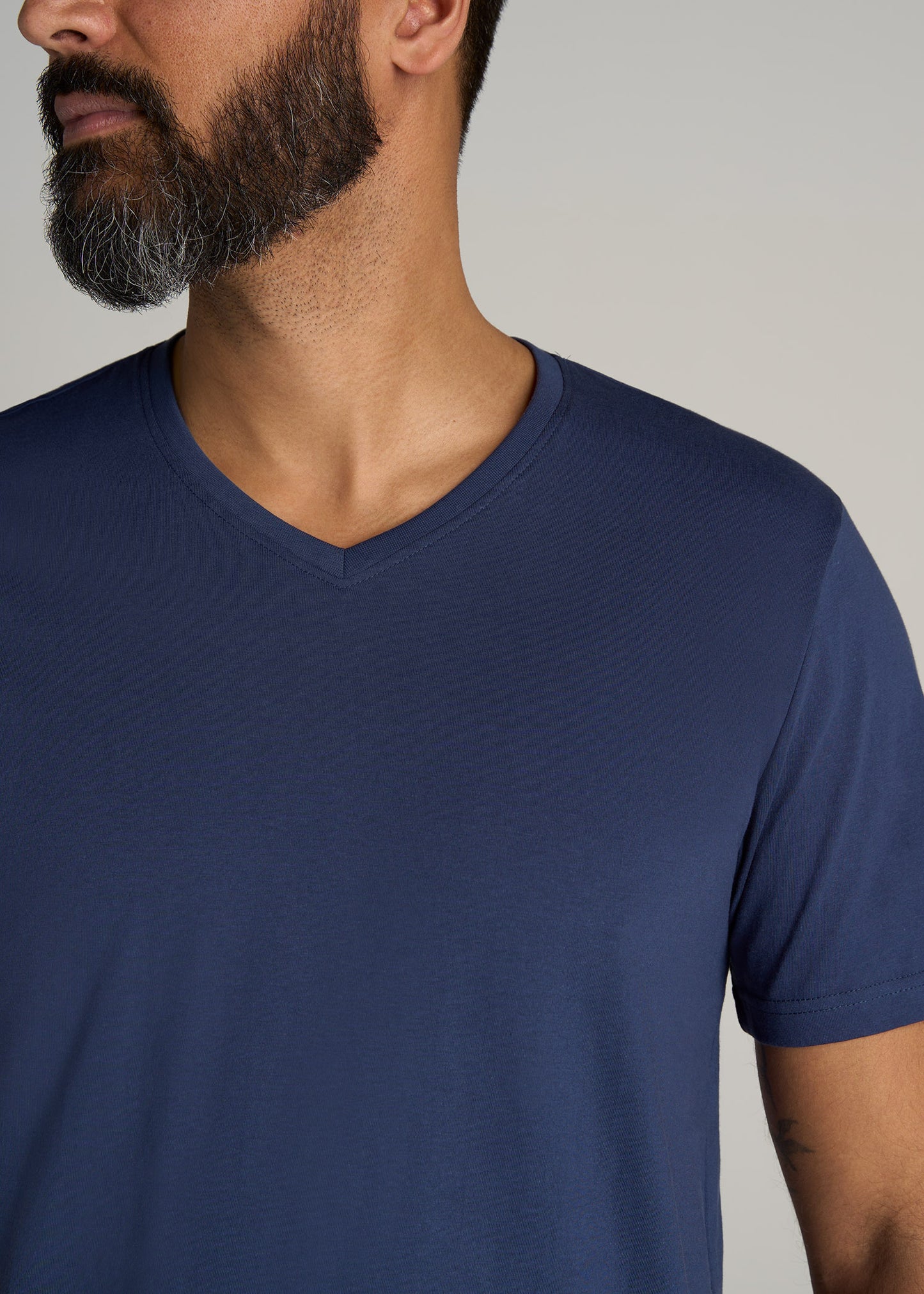     American-Tall-Men-Everyday-REGULAR-FIT-V-Neck-T-Shirt-Navy-detail