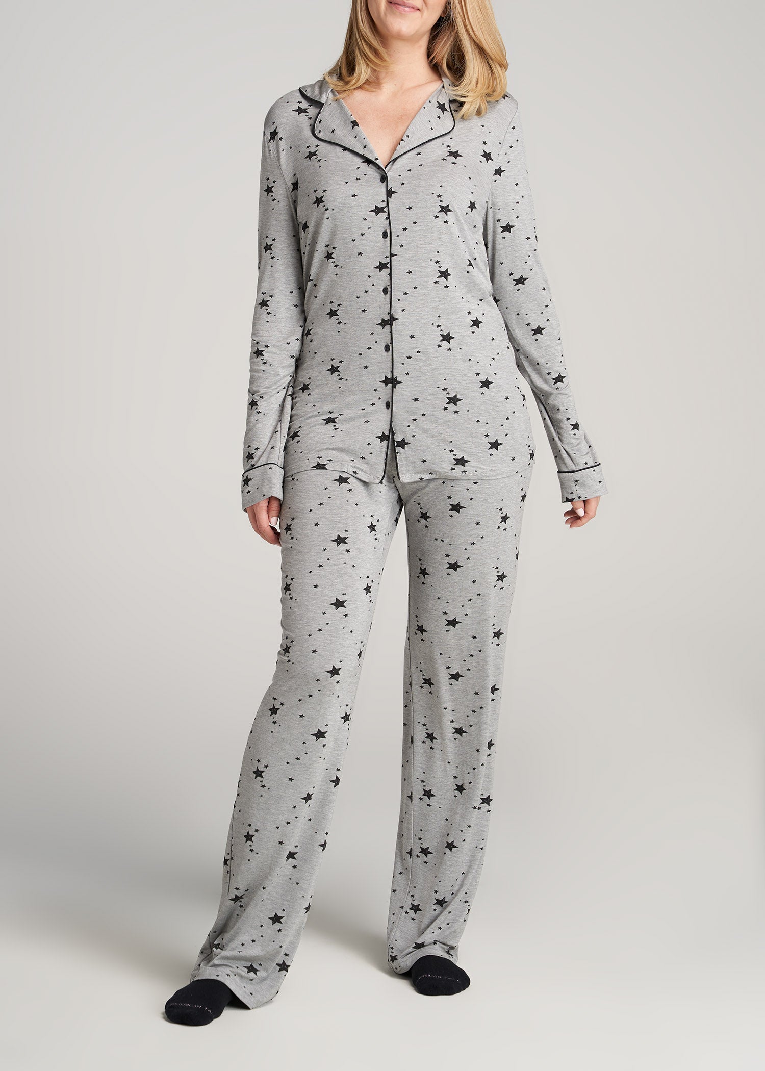    American-Tall-Women-LongSleeve-PajamaSet-GreyBlackStarPrint-front