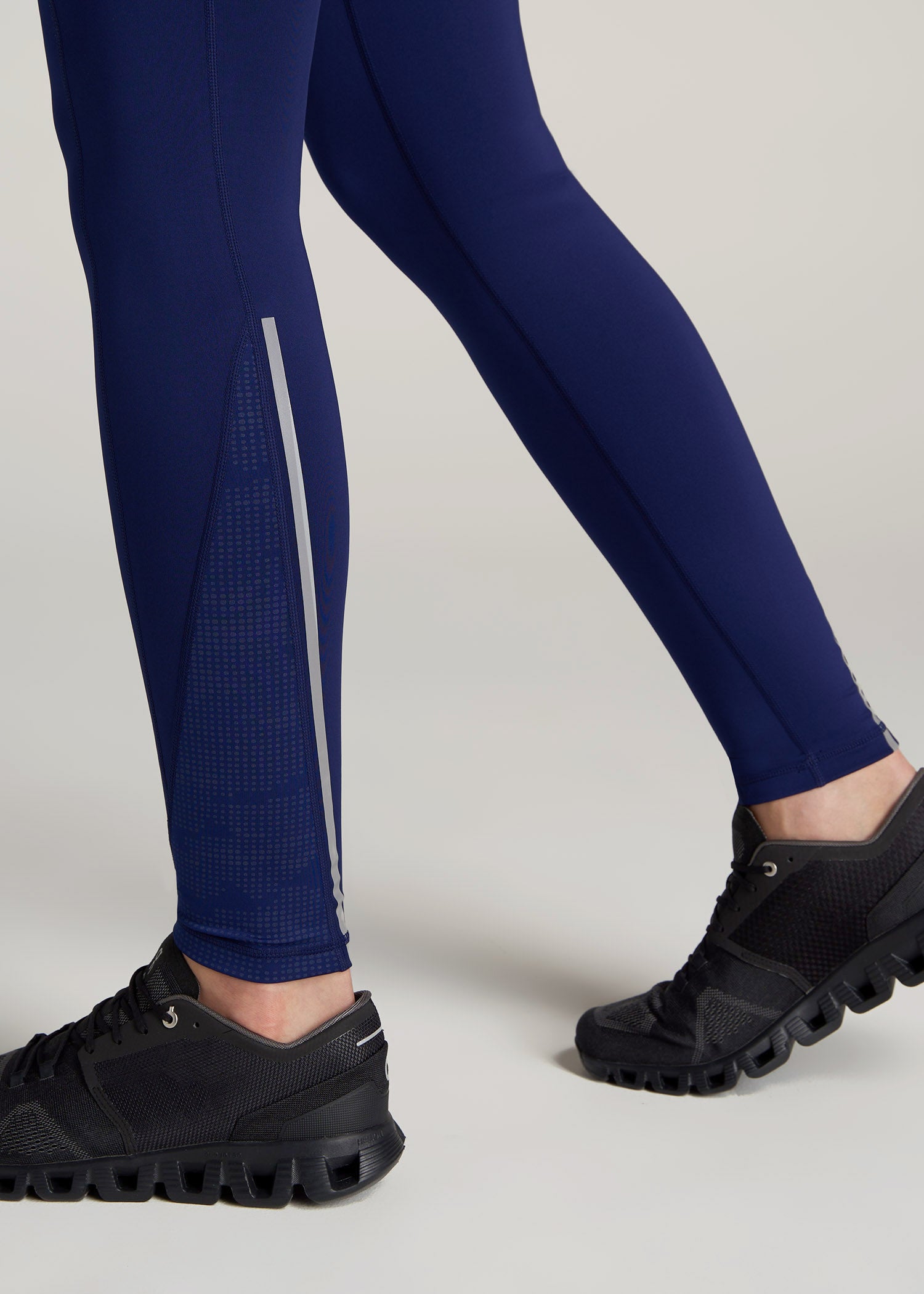    American-Tall-Women-Reflective-Run-Legging-Midnight-Blue-detail