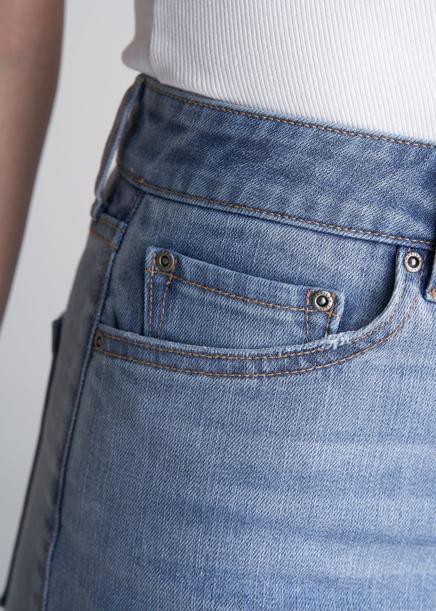 American_Tall_Womens_denim_shorts_Light_Blue-pocket-detail